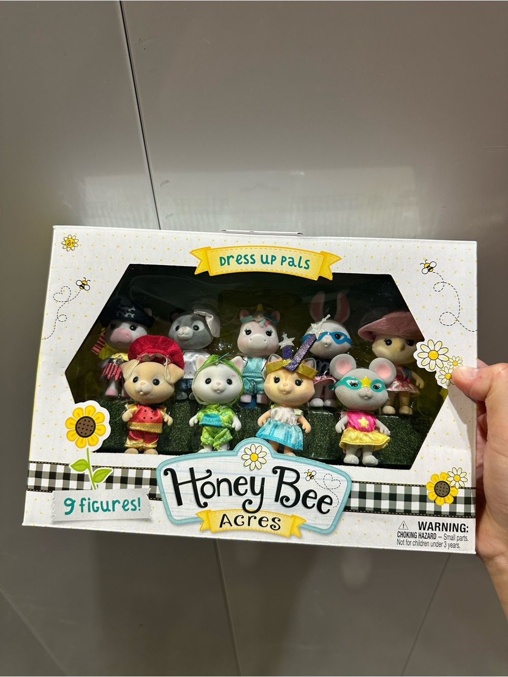 Calico Critters / Sylvanian Families / HoneyBee Acres Dress Up Pals: 9 Figurines